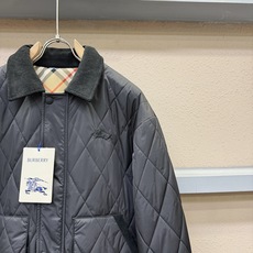 BURBERRY巴宝莉 双面可穿 2026秋冬新款棉服夹克外套,内里加棉,原单狠货 意大利进口面料时尚夹克外套。加棉加厚 BURBERRY巴宝莉 双面可穿 2026秋冬新款棉服夹克外套,内里加棉,原单狠货 意大利进口面料时尚夹克外套。加棉加厚