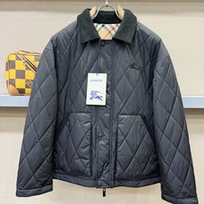 BURBERRY巴宝莉 双面可穿 2026秋冬新款棉服夹克外套,内里加棉,原单狠货 意大利进口面料时尚夹克外套。加棉加厚 BURBERRY巴宝莉 双面可穿 2026秋冬新款棉服夹克外套,内里加棉,原单狠货 意大利进口面料时尚夹克外套。加棉加厚