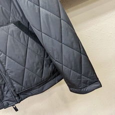 BURBERRY巴宝莉 双面可穿 2026秋冬新款棉服夹克外套,内里加棉,原单狠货 意大利进口面料时尚夹克外套。加棉加厚 BURBERRY巴宝莉 双面可穿 2026秋冬新款棉服夹克外套,内里加棉,原单狠货 意大利进口面料时尚夹克外套。加棉加厚