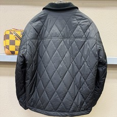 BURBERRY巴宝莉 双面可穿 2026秋冬新款棉服夹克外套,内里加棉,原单狠货 意大利进口面料时尚夹克外套。加棉加厚 BURBERRY巴宝莉 双面可穿 2026秋冬新款棉服夹克外套,内里加棉,原单狠货 意大利进口面料时尚夹克外套。加棉加厚