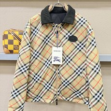 BURBERRY巴宝莉 双面可穿 2026秋冬新款棉服夹克外套,内里加棉,原单狠货 意大利进口面料时尚夹克外套。加棉加厚 BURBERRY巴宝莉 双面可穿 2026秋冬新款棉服夹克外套,内里加棉,原单狠货 意大利进口面料时尚夹克外套。加棉加厚