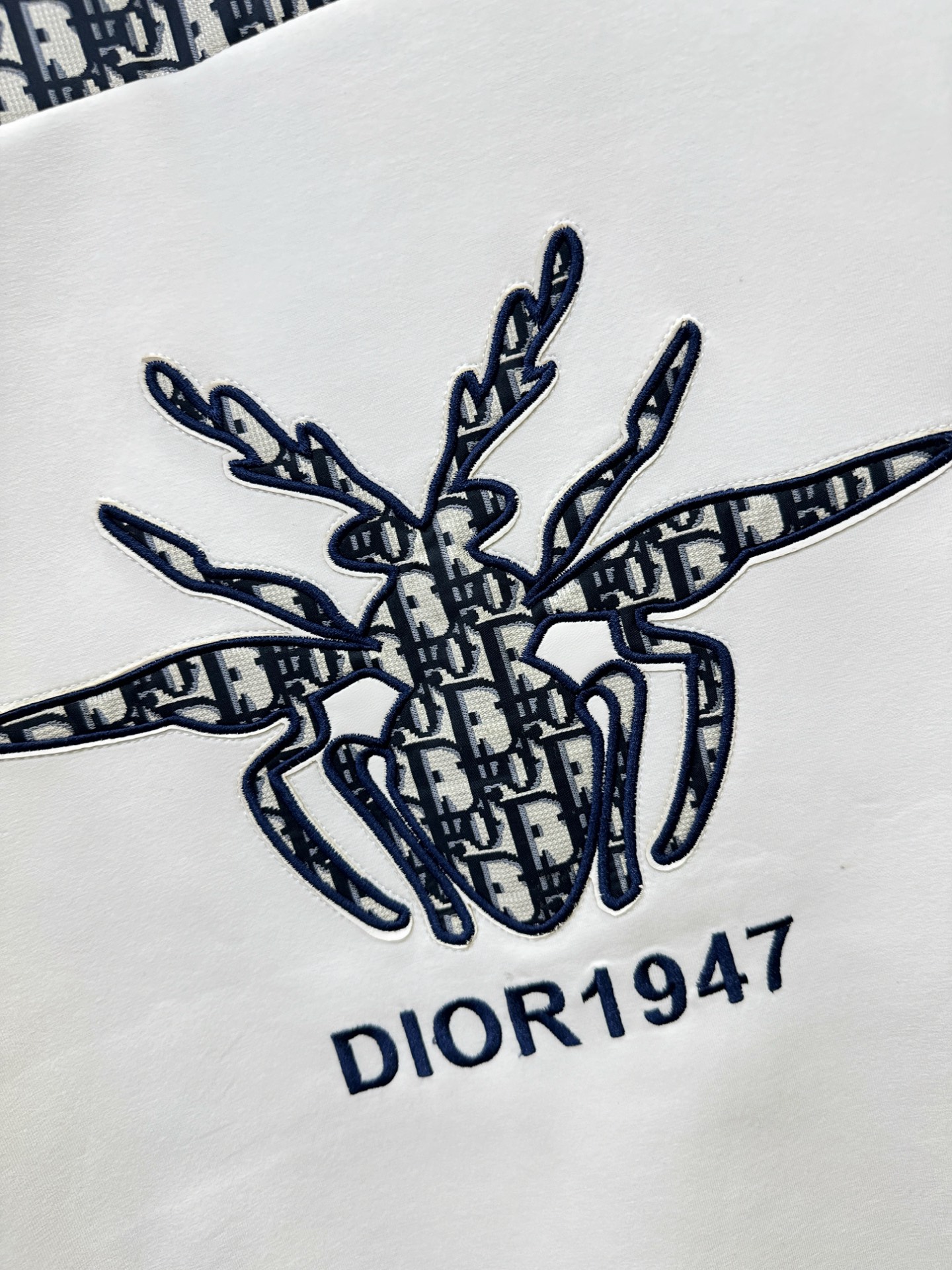 Dior迪奥 2026新品 长袖卫衣，经典Logo设计，百搭款 官网同步发售 柔软细腻 亲肤感极高，完美诠释出品牌的时尚