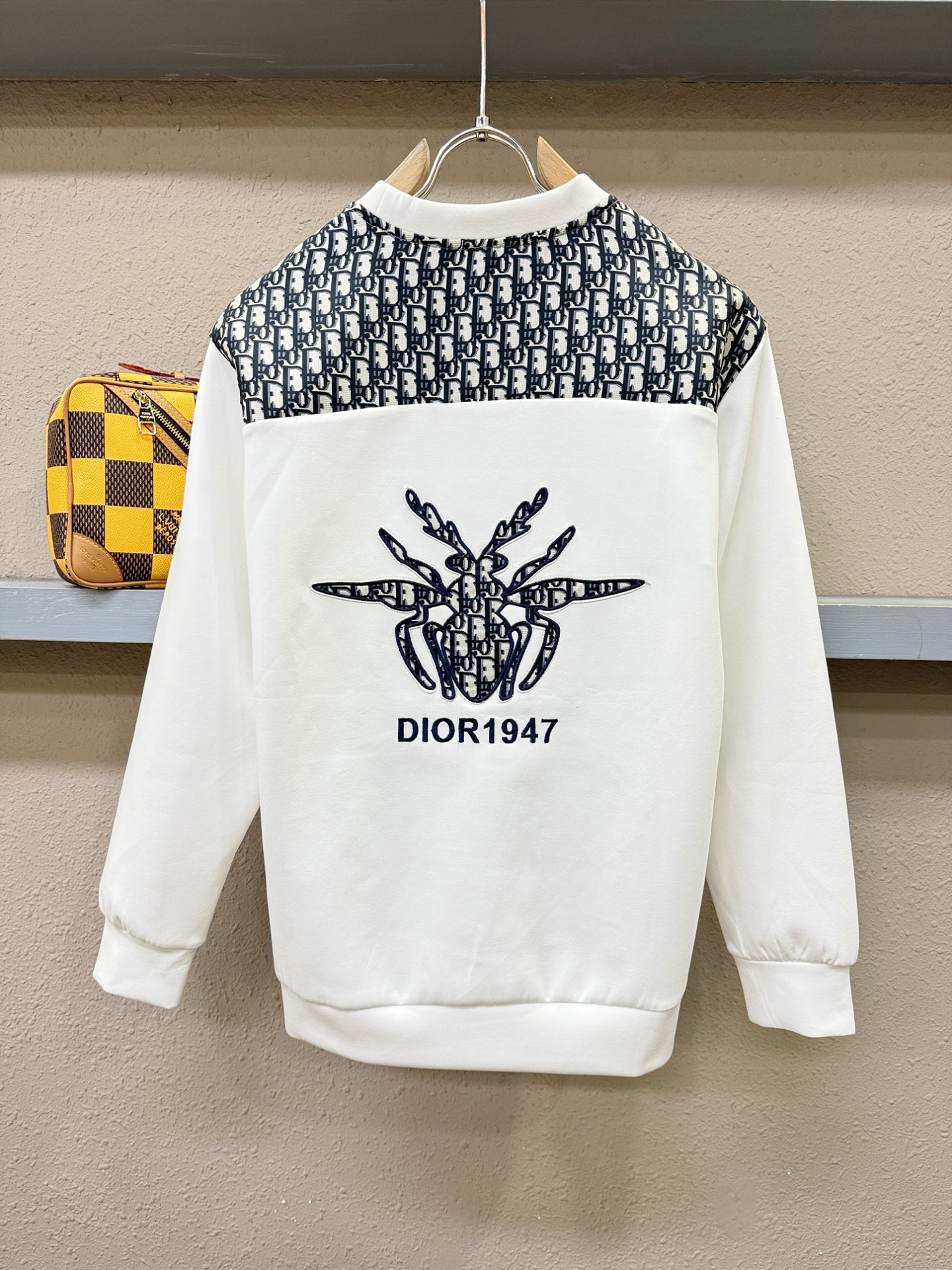 Dior迪奥 2026新品 长袖卫衣，经典Logo设计，百搭款 官网同步发售 柔软细腻 亲肤感极高，完美诠释出品牌的时尚