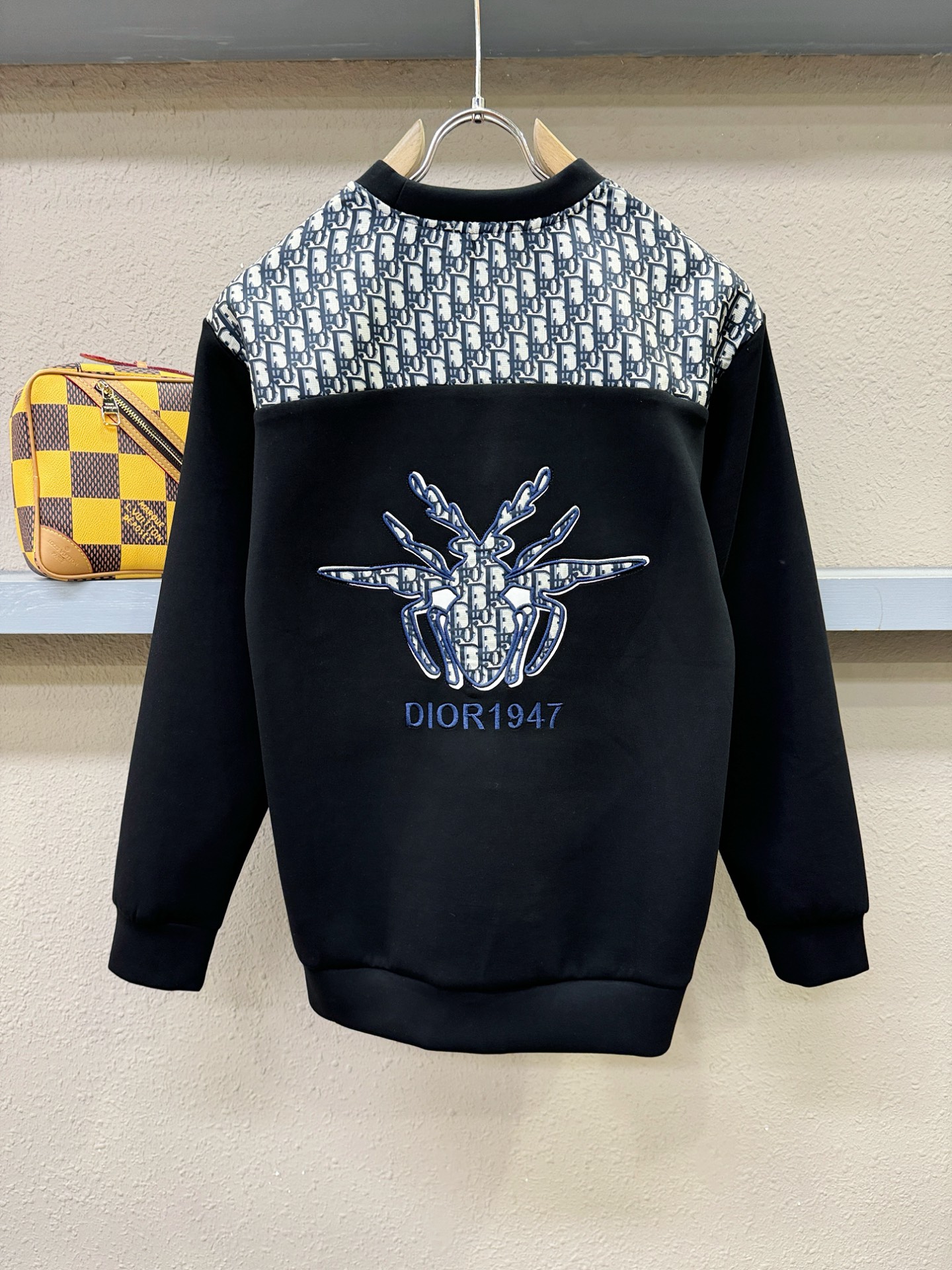 Dior迪奥 2026新品 长袖卫衣，经典Logo设计，百搭款 官网同步发售 柔软细腻 亲肤感极高，完美诠释出品牌的时尚