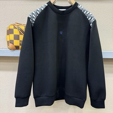 Dior迪奥 2026新品 长袖卫衣,经典Logo设计,百搭款 官网同步发售 柔软细腻 亲肤感极高,完美诠释出品牌的时尚 Dior迪奥 2026新品 长袖卫衣,经典Logo设计,百搭款 官网同步发售 柔软细腻 亲肤感极高,完美诠释出品牌的时尚