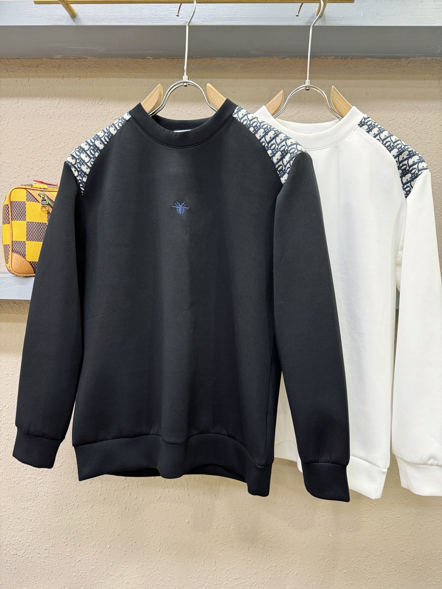 Dior迪奥 2026新品 长袖卫衣，经典Logo设计，百搭款 官网同步发售 柔软细腻 亲肤感极高，完美诠释出品牌的时尚