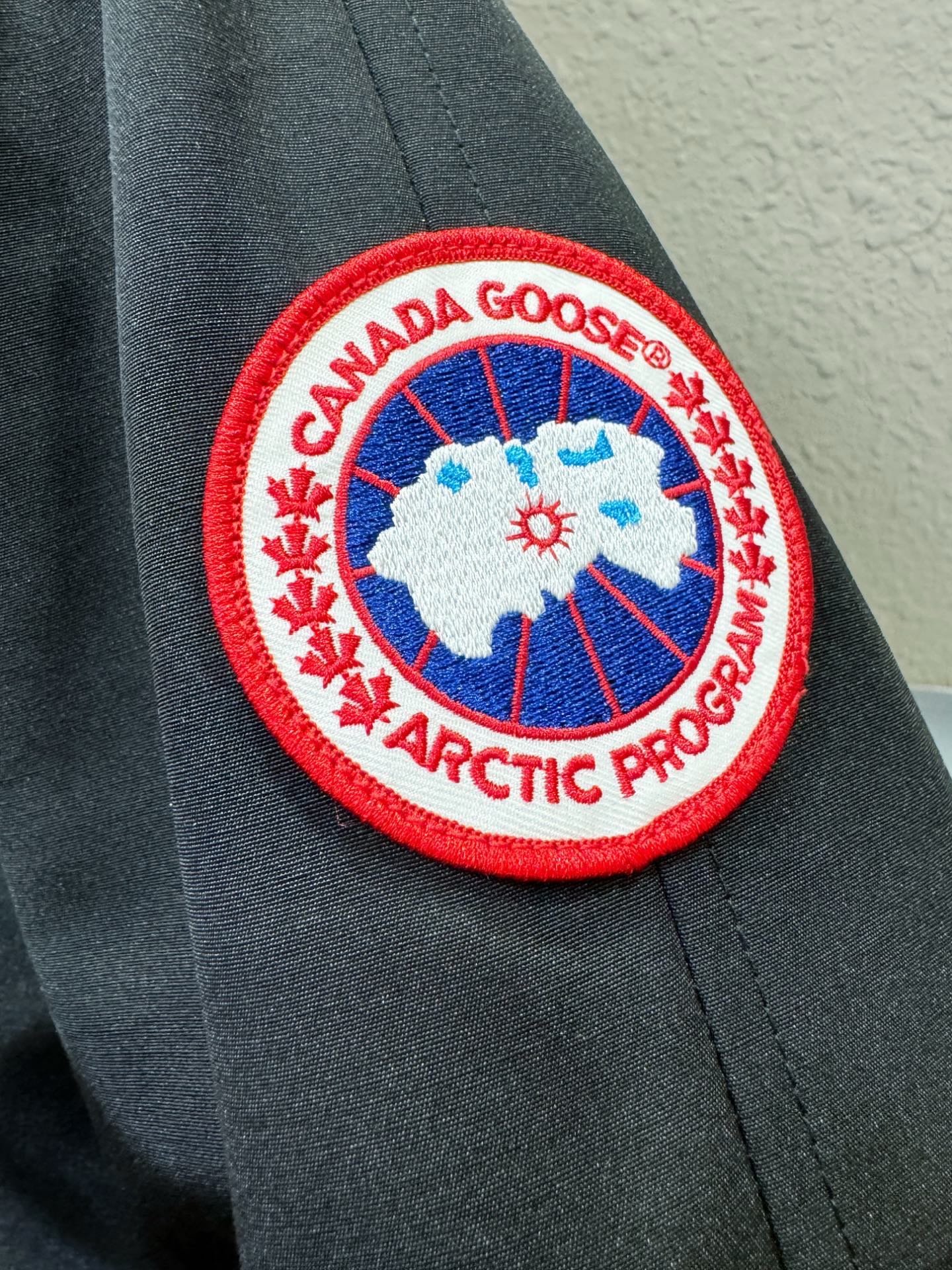 爆款羽绒服 2026新品加拿大鹅 品牌Canada Goose  新款羽绒服秀场新品  品相非常完美，专柜高科技防水面料