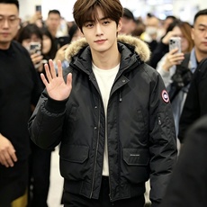 爆款羽绒服 2026新品加拿大鹅 品牌Canada Goose 新款羽绒服秀场新品 品相非常完美,专柜高科技防水面料 爆款羽绒服 2026新品加拿大鹅 品牌Canada Goose 新款羽绒服秀场新品 品相非常完美,专柜高科技防水面料