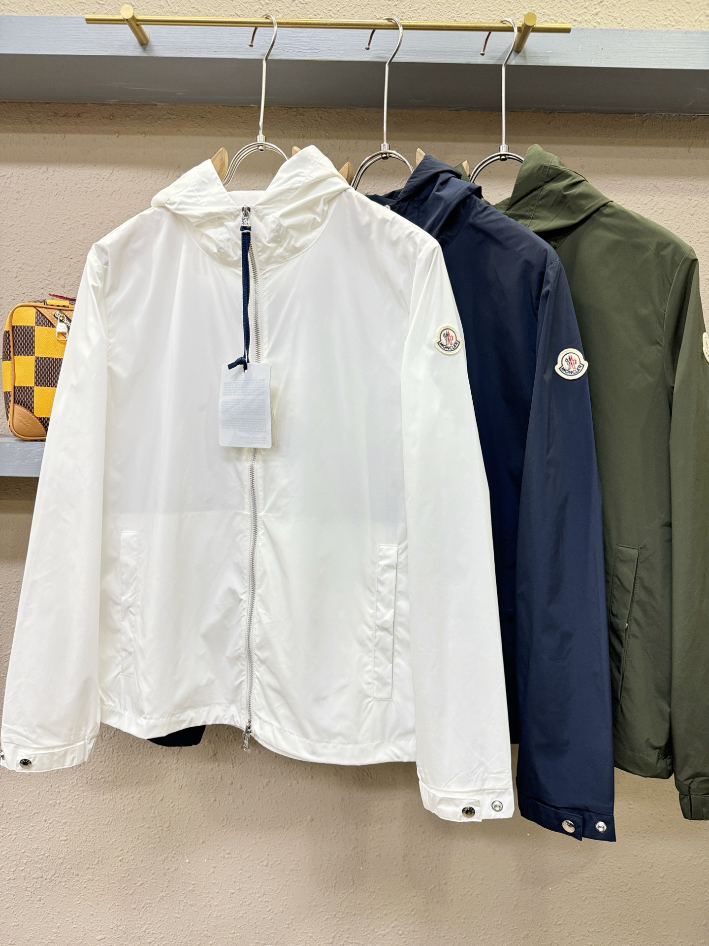 Moncler蒙口  2026新款夹克外套，原单狠货 意大利进口面料时尚夹克外套。欧洲专柜同步，上身更随意大方，专柜原版