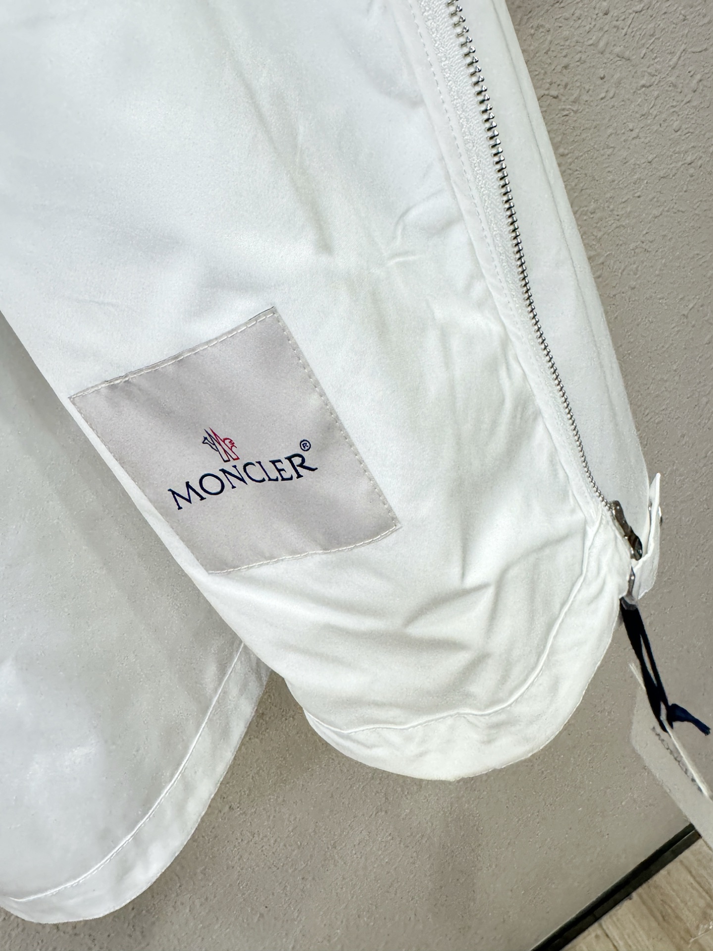 Moncler蒙口  2026新款夹克外套，原单狠货 意大利进口面料时尚夹克外套。欧洲专柜同步，上身更随意大方，专柜原版