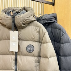 加拿大鹅 品牌Canada Goose 2026新款羽绒服秀场新品,品相非常完美,专柜高科技防水面料,内里90%白鹅绒 加拿大鹅 品牌Canada Goose 2026新款羽绒服秀场新品,品相非常完美,专柜高科技防水面料,内里90%白鹅绒