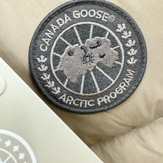加拿大鹅 品牌Canada Goose 2026新款羽绒服秀场新品,品相非常完美,专柜高科技防水面料,内里90%白鹅绒 加拿大鹅 品牌Canada Goose 2026新款羽绒服秀场新品,品相非常完美,专柜高科技防水面料,内里90%白鹅绒