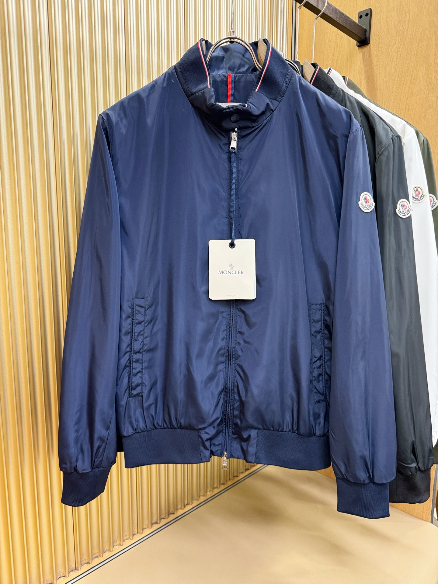 Moncler蒙口  2026新款夹克外套，原单狠货 意大利进口面料时尚夹克外套。欧洲专柜同步，上身更随意大方，专柜原版