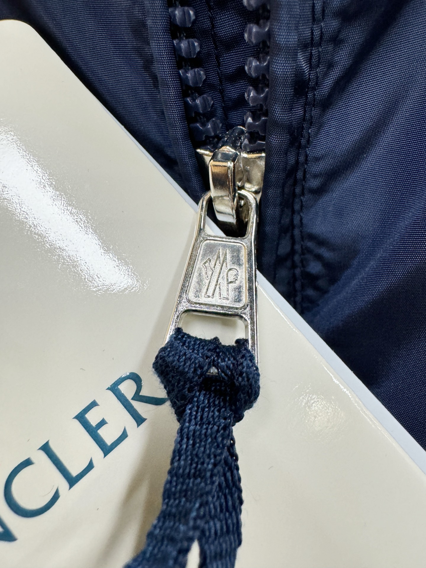 Moncler蒙口  2026新款夹克外套，原单狠货 意大利进口面料时尚夹克外套。欧洲专柜同步，上身更随意大方，专柜原版