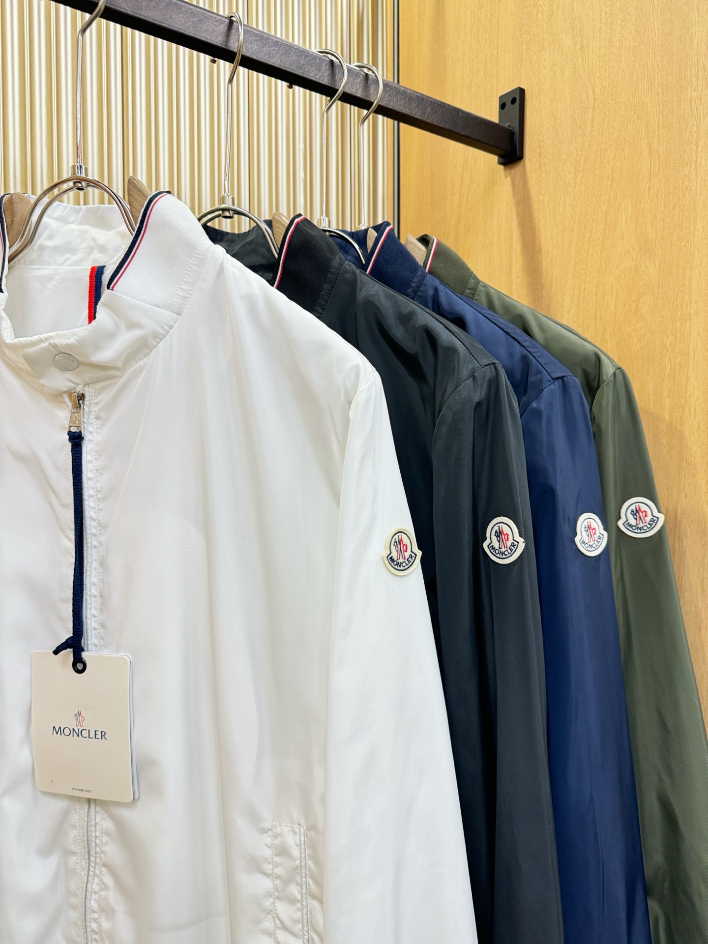Moncler蒙口  2026新款夹克外套，原单狠货 意大利进口面料时尚夹克外套。欧洲专柜同步，上身更随意大方，专柜原版