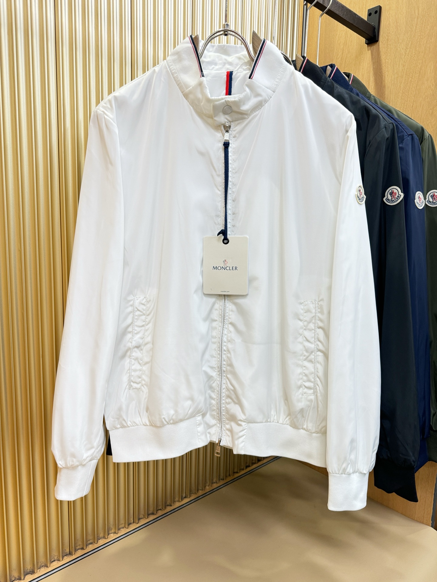 Moncler蒙口  2026新款夹克外套，原单狠货 意大利进口面料时尚夹克外套。欧洲专柜同步，上身更随意大方，专柜原版