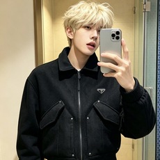 PRADA 普拉达 秋冬新款毛呢外套,超A原单外套!甄选顶级羊毛呢子面料打造。搭配经典Logo设计,高端典雅!官网原版五 PRADA 普拉达 秋冬新款毛呢外套,超A原单外套!甄选顶级羊毛呢子面料打造。搭配经典Logo设计,高端典雅!官网原版五