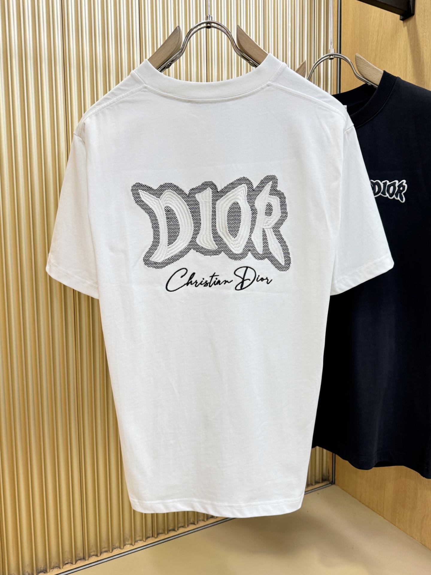 Dior迪奥 2026新款短袖T恤！男女同款！走秀图案时尚休闲短袖T恤衫！设计logo设计！极具设计精选客供面料，手感柔