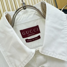 Gucci古奇2026新款衬衣,贸易公司渠道稀出,领先官网发售!经典休闲衬衫搭配独特的设计,简洁干净、经典时髦的版型设计 Gucci古奇2026新款衬衣,贸易公司渠道稀出,领先官网发售!经典休闲衬衫搭配独特的设计,简洁干净、经典时髦的版型设计