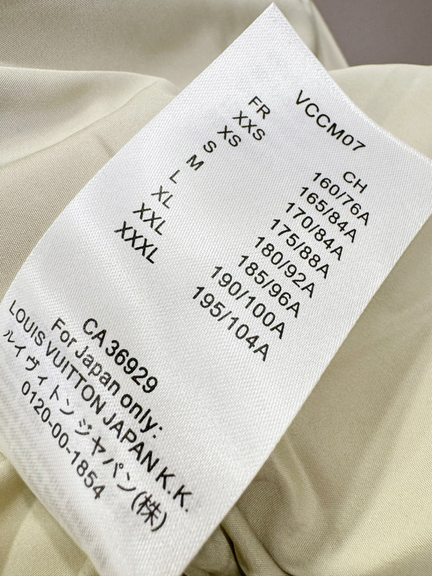 LV路易威登 2026新款羽绒服秀场新品，品相非常完美，专柜高科技防水面料，内里90%白鹅绒填充，舒适保暖，色泽饱满诱人