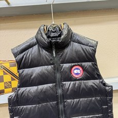 加拿大鹅 品牌Canada Goose 新款羽绒马甲,秀场新品,品相非常完美,专柜高科技防水面料,内里90%白鹅绒填充, 加拿大鹅 品牌Canada Goose 新款羽绒马甲,秀场新品,品相非常完美,专柜高科技防水面料,内里90%白鹅绒填充,