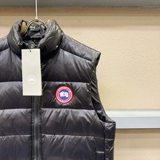 加拿大鹅 品牌Canada Goose 新款羽绒马甲,秀场新品,品相非常完美,专柜高科技防水面料,内里90%白鹅绒填充, 加拿大鹅 品牌Canada Goose 新款羽绒马甲,秀场新品,品相非常完美,专柜高科技防水面料,内里90%白鹅绒填充,