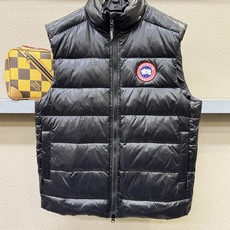 加拿大鹅 品牌Canada Goose 新款羽绒马甲,秀场新品,品相非常完美,专柜高科技防水面料,内里90%白鹅绒填充, 加拿大鹅 品牌Canada Goose 新款羽绒马甲,秀场新品,品相非常完美,专柜高科技防水面料,内里90%白鹅绒填充,