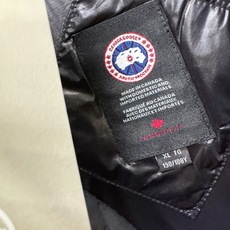 加拿大鹅 品牌Canada Goose 新款羽绒马甲,秀场新品,品相非常完美,专柜高科技防水面料,内里90%白鹅绒填充, 加拿大鹅 品牌Canada Goose 新款羽绒马甲,秀场新品,品相非常完美,专柜高科技防水面料,内里90%白鹅绒填充,
