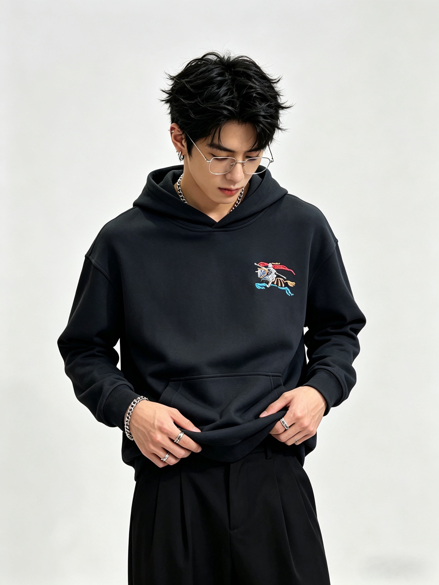 BURBERRY巴宝莉 秋冬新品 长袖卫衣,重工刺绣,经典Logo设计,百搭款 官网同步发售 定制面料,柔软细腻,亲肤感 BURBERRY巴宝莉 秋冬新品 长袖卫衣,重工刺绣,经典Logo设计,百搭款 官网同步发售 定制面料,柔软细腻,亲肤感