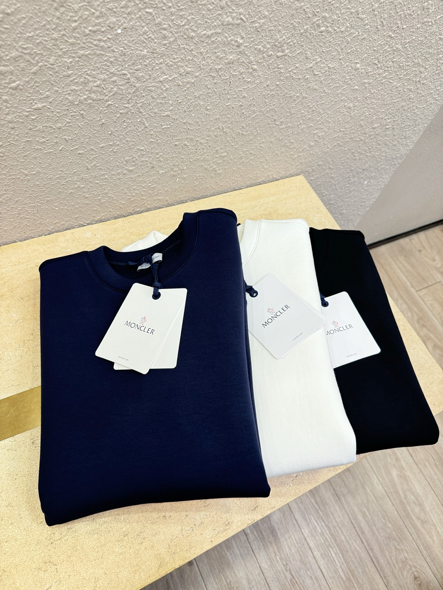 Moncler蒙口 2026新品 专柜同步新款卫衣，经典Logo设计，三标齐全，百搭款 官网同步发售 柔软细腻 亲肤感极