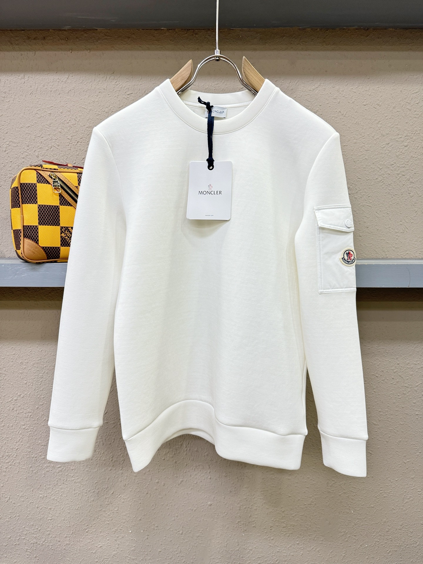 Moncler蒙口 2026新品 专柜同步新款卫衣，经典Logo设计，三标齐全，百搭款 官网同步发售 柔软细腻 亲肤感极