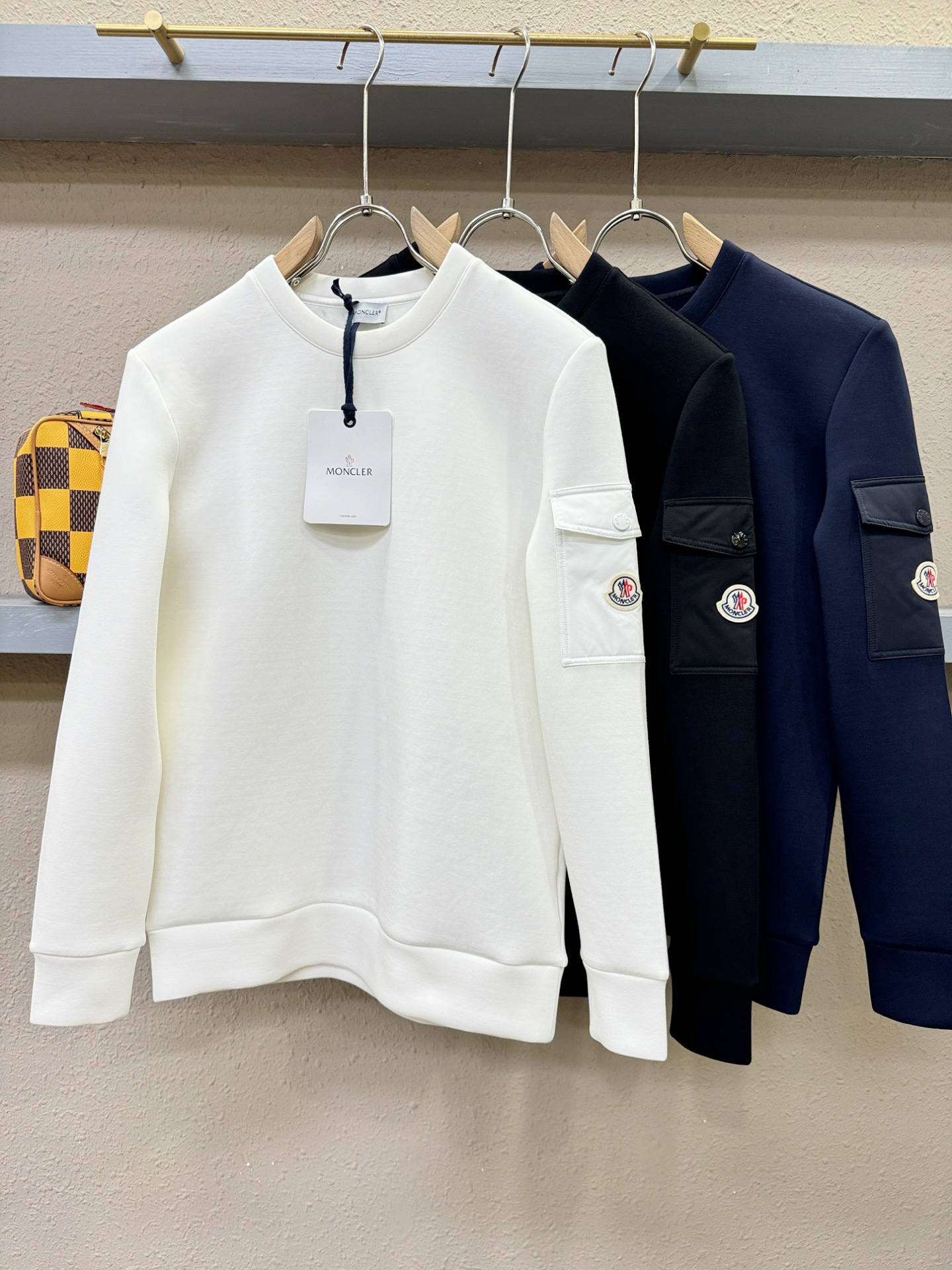 Moncler蒙口 2026新品 专柜同步新款卫衣，经典Logo设计，三标齐全，百搭款 官网同步发售 柔软细腻 亲肤感极