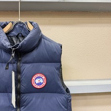 加拿大鹅 品牌Canada Goose 2026新款羽绒马甲,秀场新品,品相非常完美,专柜高科技防水面料,内里90%白鹅 加拿大鹅 品牌Canada Goose 2026新款羽绒马甲,秀场新品,品相非常完美,专柜高科技防水面料,内里90%白鹅