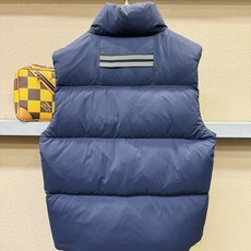 加拿大鹅 品牌Canada Goose 2026新款羽绒马甲,秀场新品,品相非常完美,专柜高科技防水面料,内里90%白鹅 加拿大鹅 品牌Canada Goose 2026新款羽绒马甲,秀场新品,品相非常完美,专柜高科技防水面料,内里90%白鹅