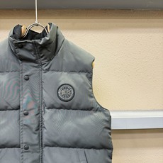 加拿大鹅 品牌Canada Goose 2026新款羽绒马甲,秀场新品,品相非常完美,专柜高科技防水面料,内里90%白鹅 加拿大鹅 品牌Canada Goose 2026新款羽绒马甲,秀场新品,品相非常完美,专柜高科技防水面料,内里90%白鹅