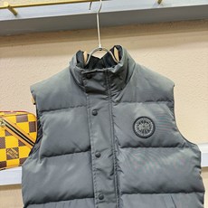 加拿大鹅 品牌Canada Goose 2026新款羽绒马甲,秀场新品,品相非常完美,专柜高科技防水面料,内里90%白鹅 加拿大鹅 品牌Canada Goose 2026新款羽绒马甲,秀场新品,品相非常完美,专柜高科技防水面料,内里90%白鹅