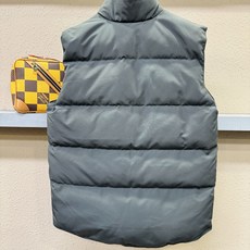 加拿大鹅 品牌Canada Goose 2026新款羽绒马甲,秀场新品,品相非常完美,专柜高科技防水面料,内里90%白鹅 加拿大鹅 品牌Canada Goose 2026新款羽绒马甲,秀场新品,品相非常完美,专柜高科技防水面料,内里90%白鹅