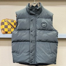 加拿大鹅 品牌Canada Goose 2026新款羽绒马甲,秀场新品,品相非常完美,专柜高科技防水面料,内里90%白鹅 加拿大鹅 品牌Canada Goose 2026新款羽绒马甲,秀场新品,品相非常完美,专柜高科技防水面料,内里90%白鹅