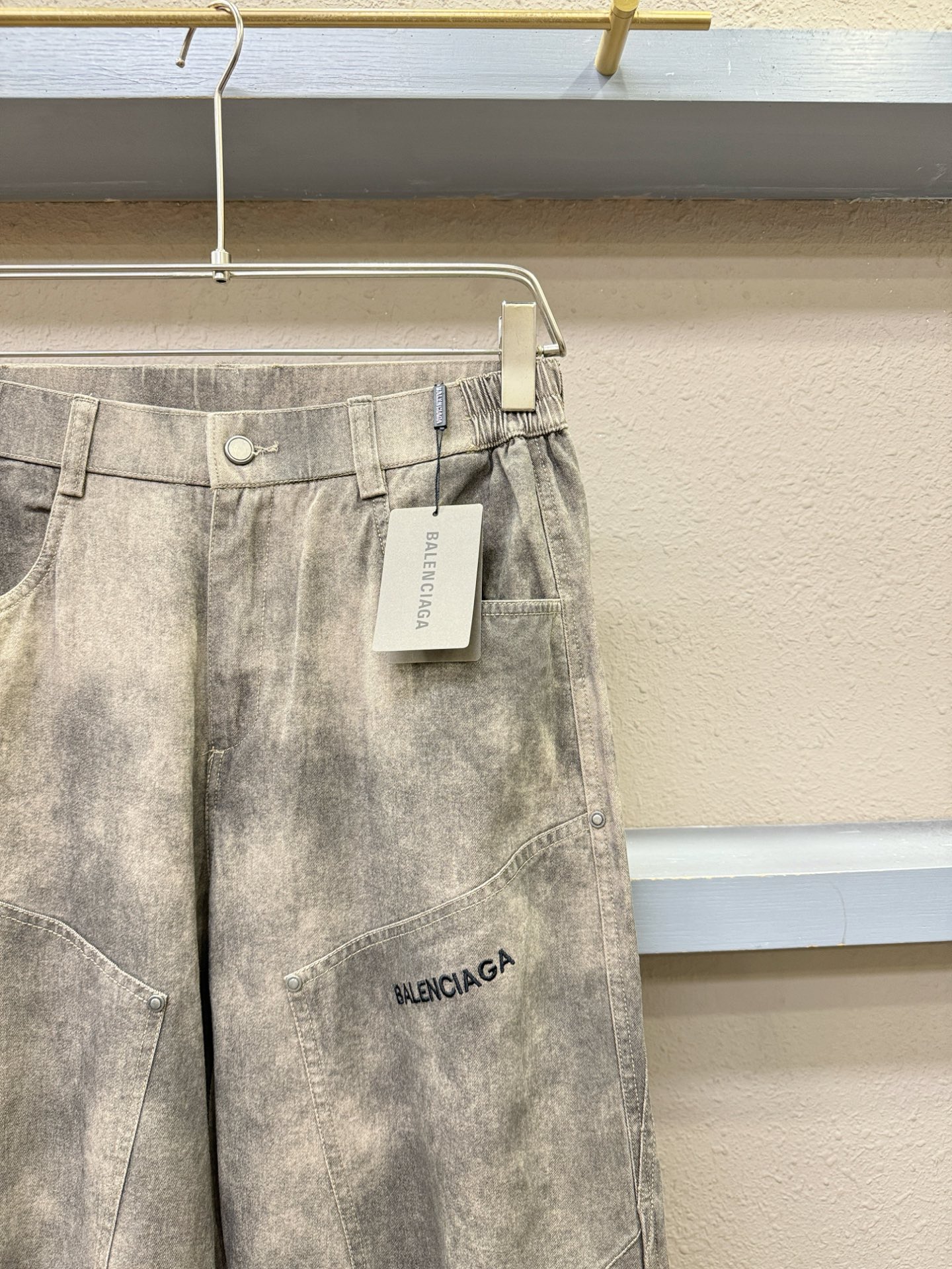 Balenciaga巴黎世家 休闲裤，精选面料，柔软舒适有质感，原版五金配件，非常炫酷，细节处理精致，上身效果超级无敌赞