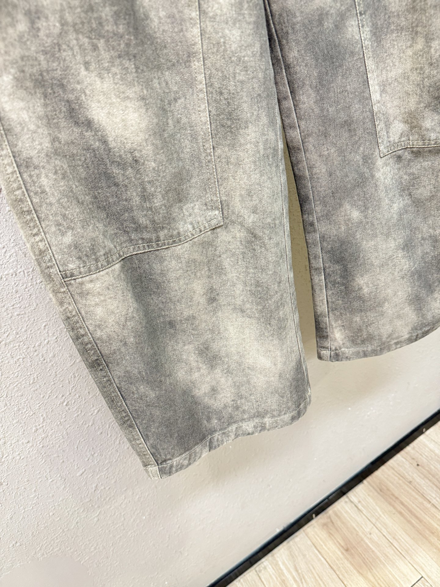 Balenciaga巴黎世家 休闲裤，精选面料，柔软舒适有质感，原版五金配件，非常炫酷，细节处理精致，上身效果超级无敌赞