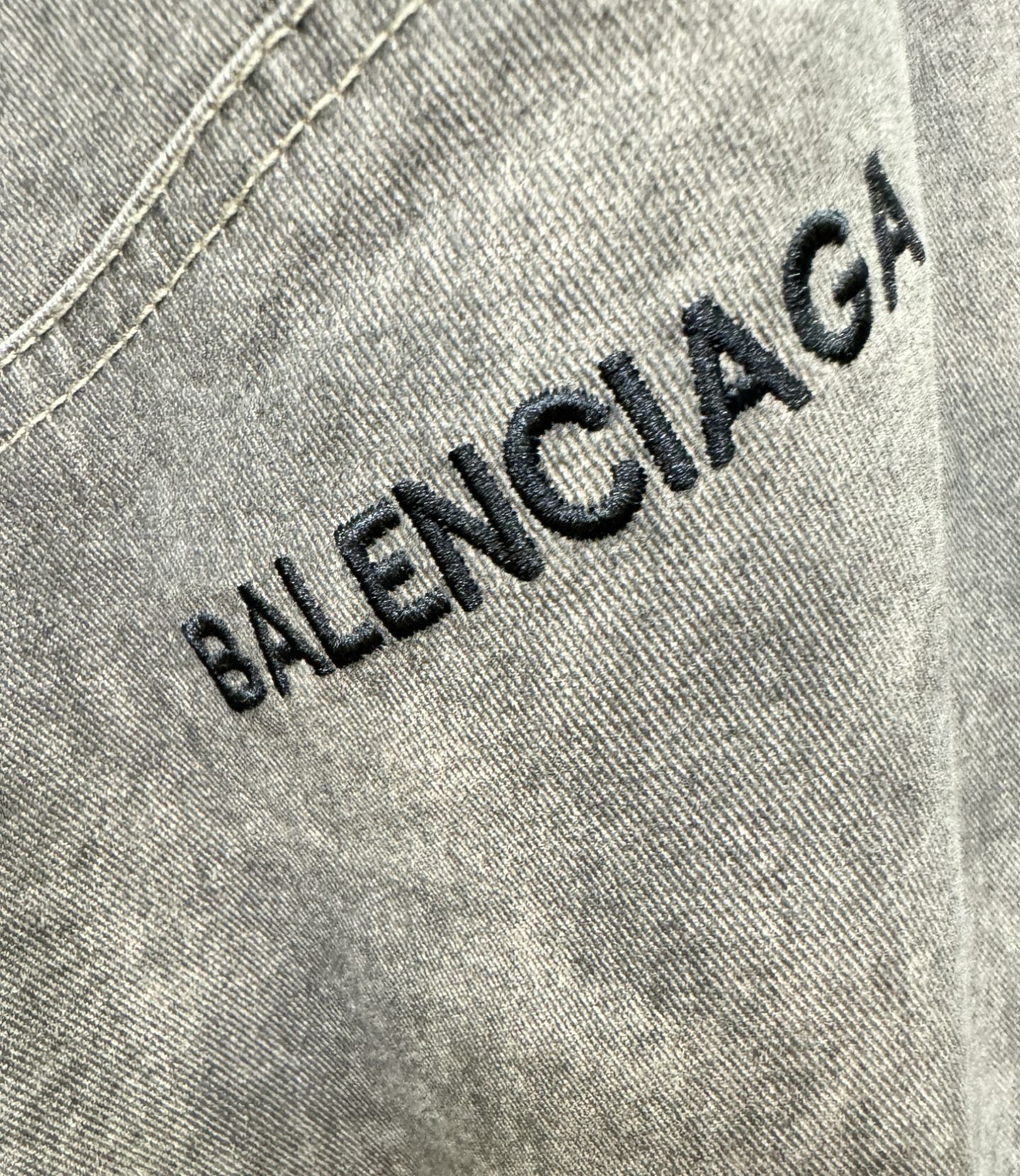 Balenciaga巴黎世家 休闲裤，精选面料，柔软舒适有质感，原版五金配件，非常炫酷，细节处理精致，上身效果超级无敌赞