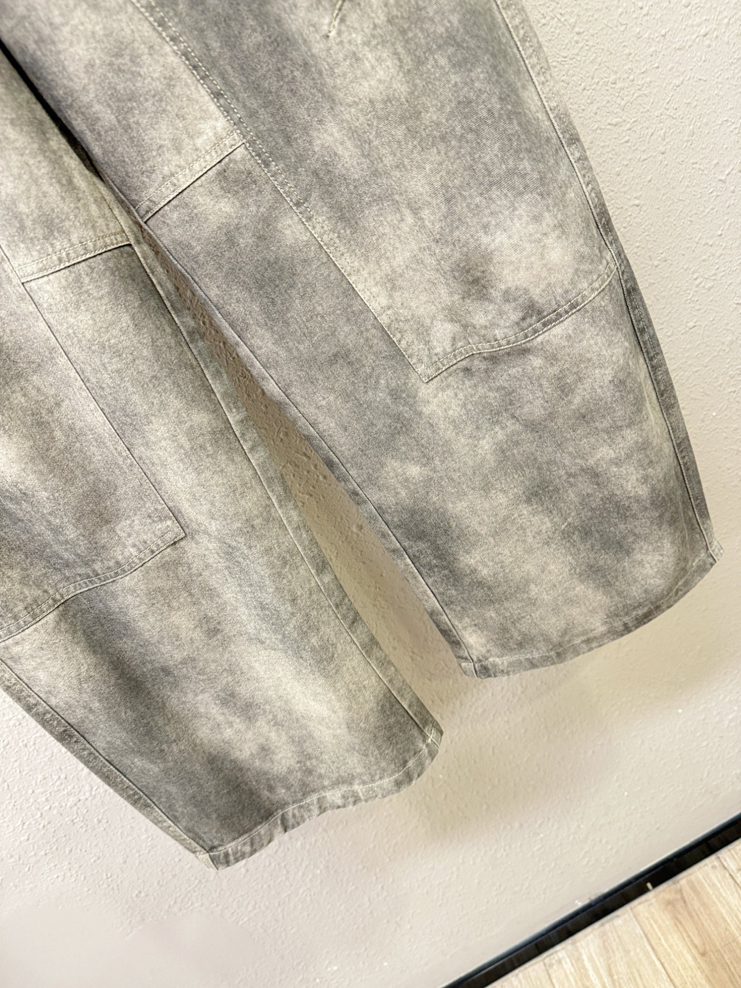 Balenciaga巴黎世家 休闲裤，精选面料，柔软舒适有质感，原版五金配件，非常炫酷，细节处理精致，上身效果超级无敌赞