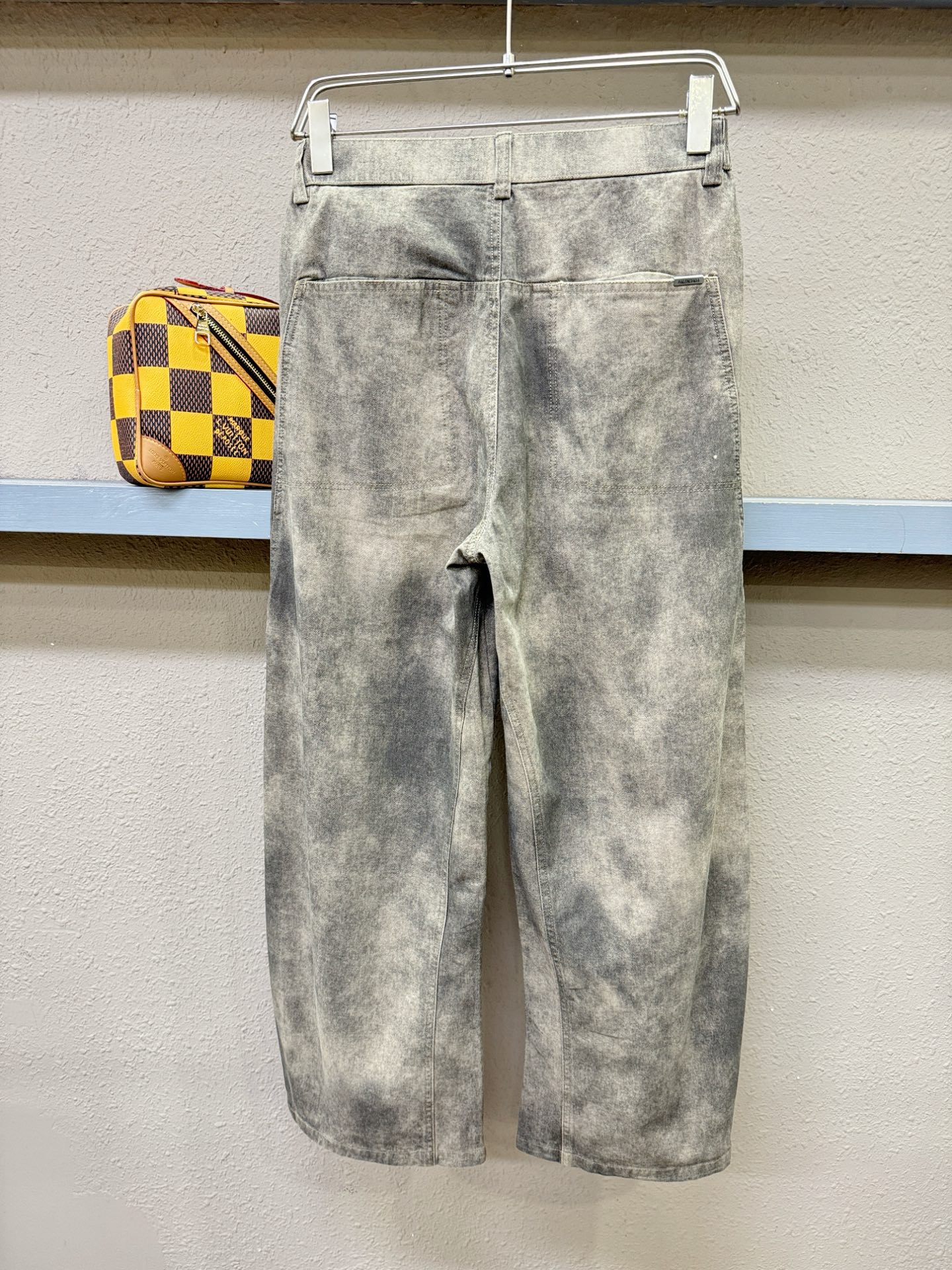 Balenciaga巴黎世家 休闲裤，精选面料，柔软舒适有质感，原版五金配件，非常炫酷，细节处理精致，上身效果超级无敌赞