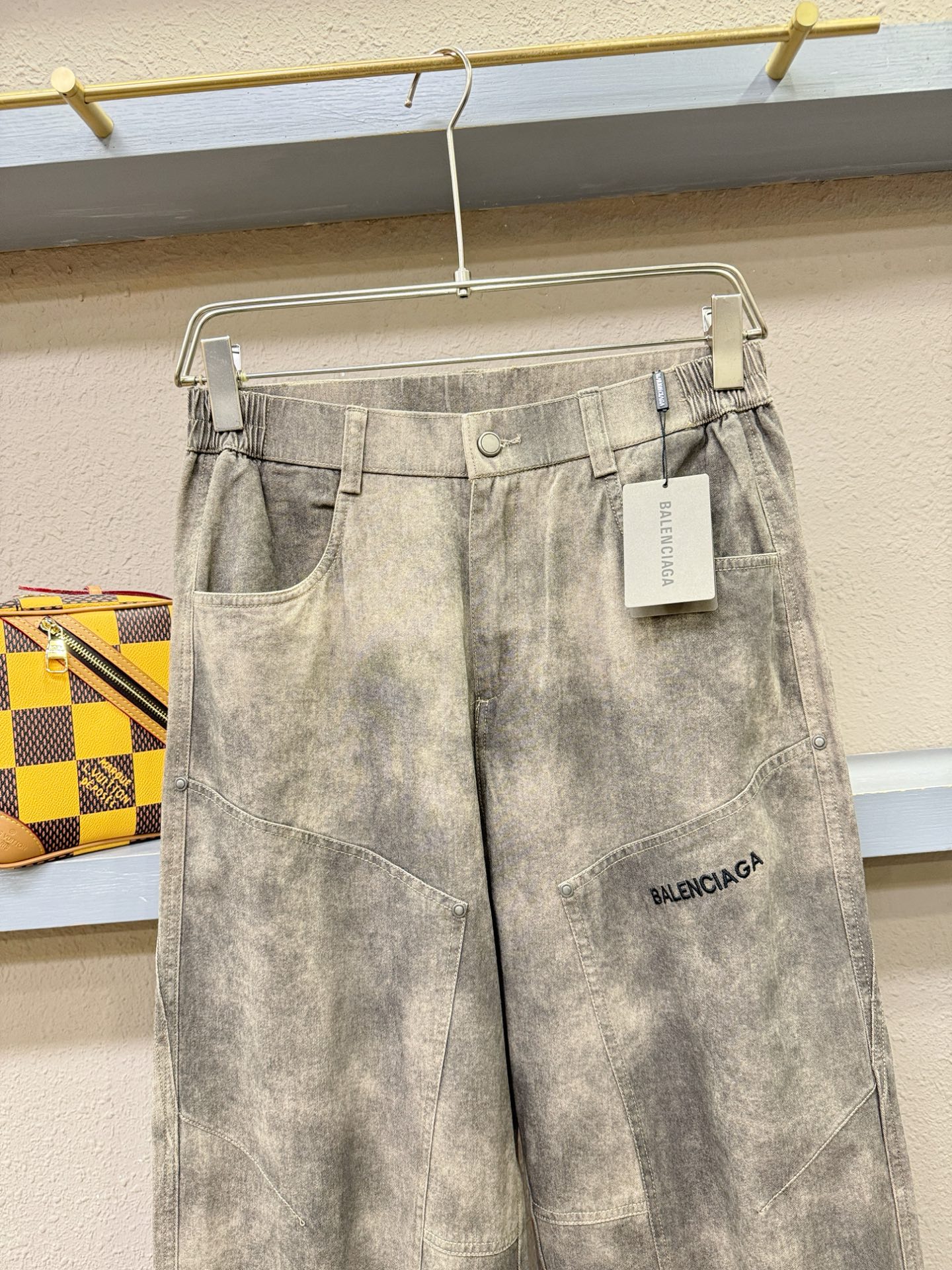 Balenciaga巴黎世家 休闲裤，精选面料，柔软舒适有质感，原版五金配件，非常炫酷，细节处理精致，上身效果超级无敌赞