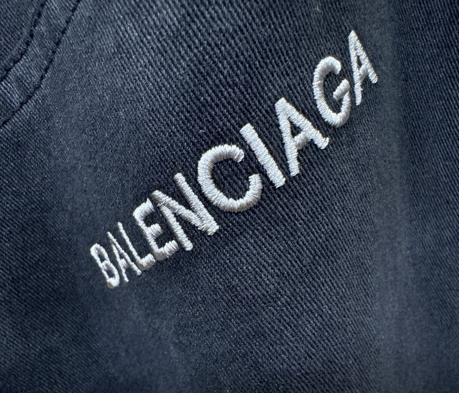 Balenciaga巴黎世家 休闲裤，精选面料，柔软舒适有质感，原版五金配件，非常炫酷，细节处理精致，上身效果超级无敌赞