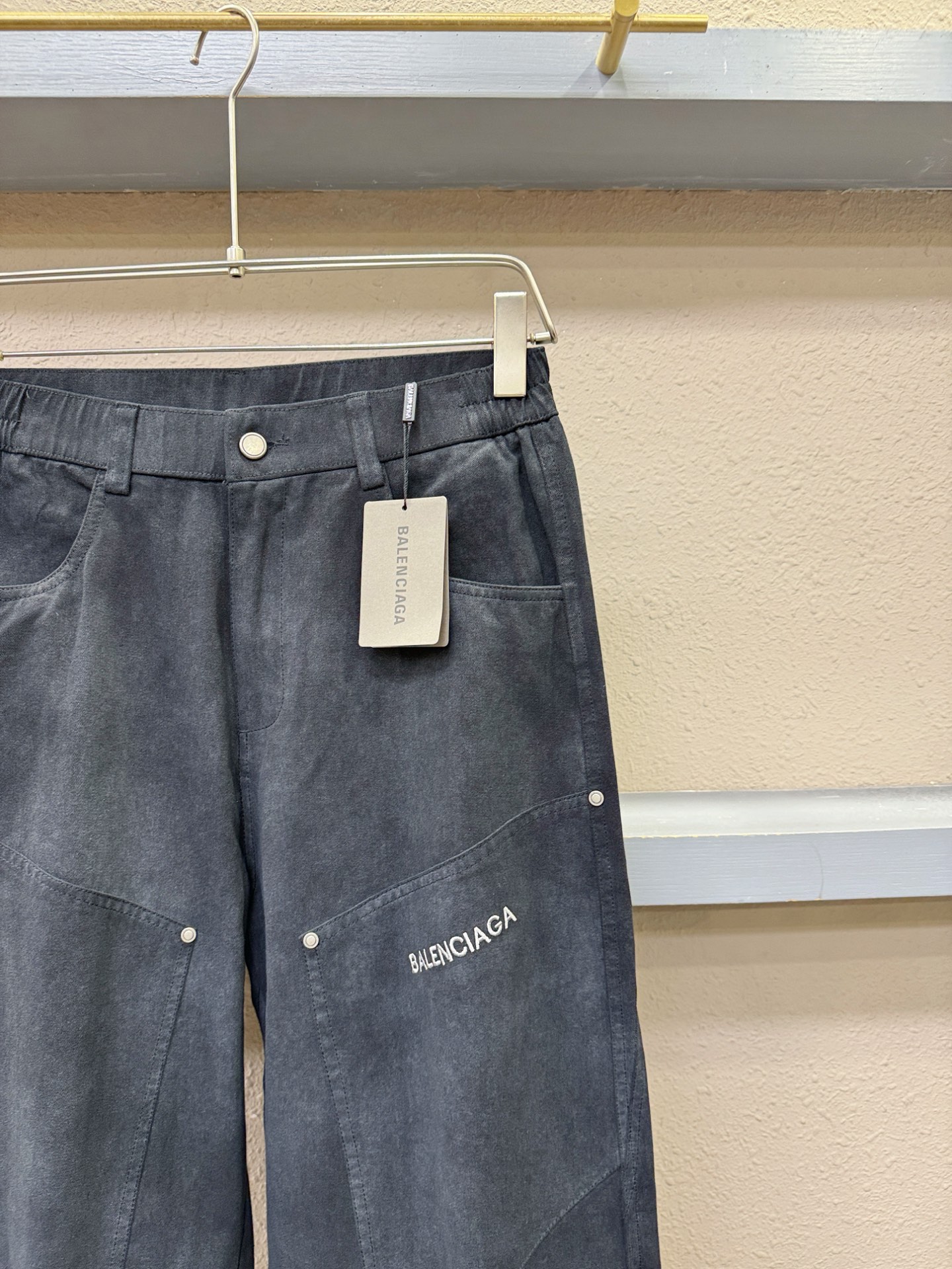 Balenciaga巴黎世家 休闲裤，精选面料，柔软舒适有质感，原版五金配件，非常炫酷，细节处理精致，上身效果超级无敌赞