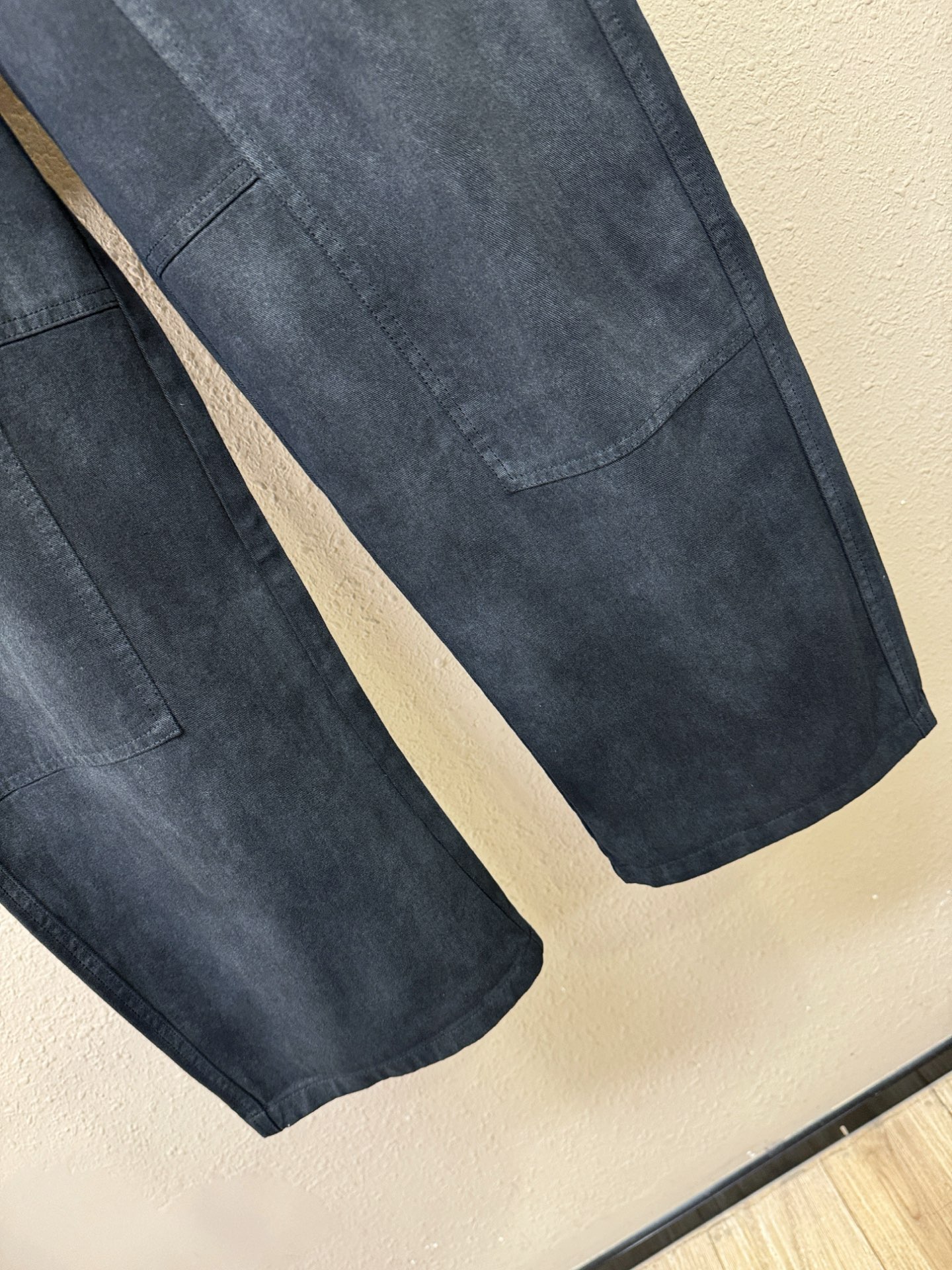 Balenciaga巴黎世家 休闲裤，精选面料，柔软舒适有质感，原版五金配件，非常炫酷，细节处理精致，上身效果超级无敌赞
