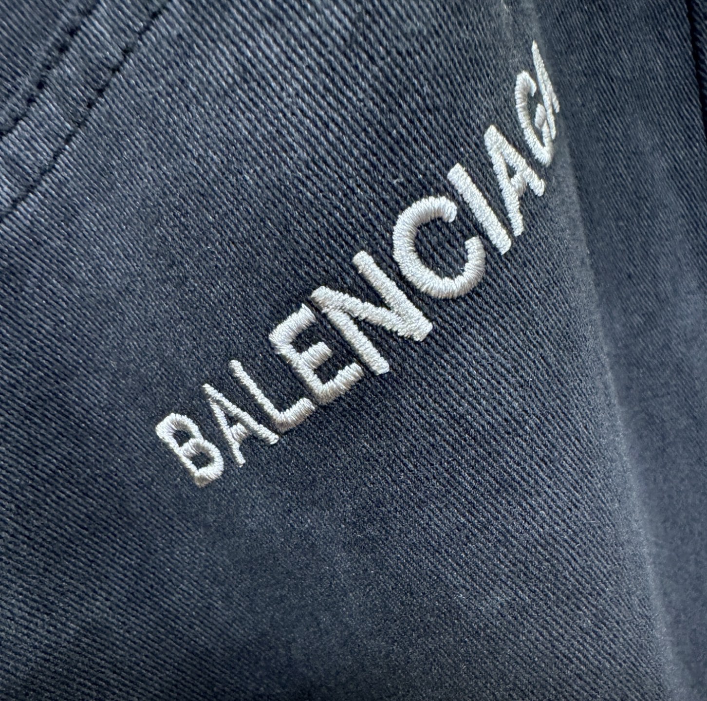 Balenciaga巴黎世家 休闲裤，精选面料，柔软舒适有质感，原版五金配件，非常炫酷，细节处理精致，上身效果超级无敌赞