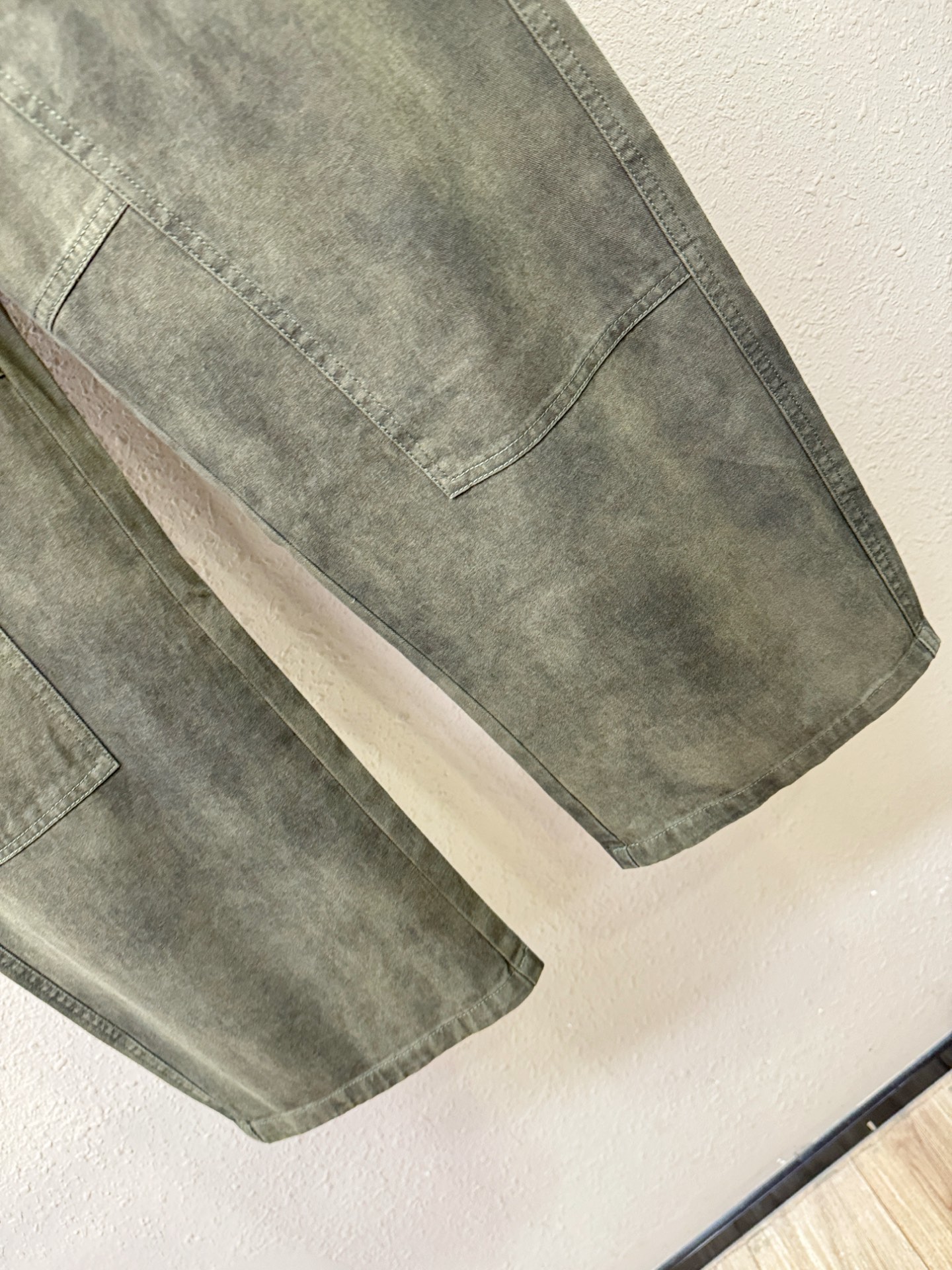 Balenciaga巴黎世家 休闲裤，精选面料，柔软舒适有质感，原版五金配件，非常炫酷，细节处理精致，上身效果超级无敌赞