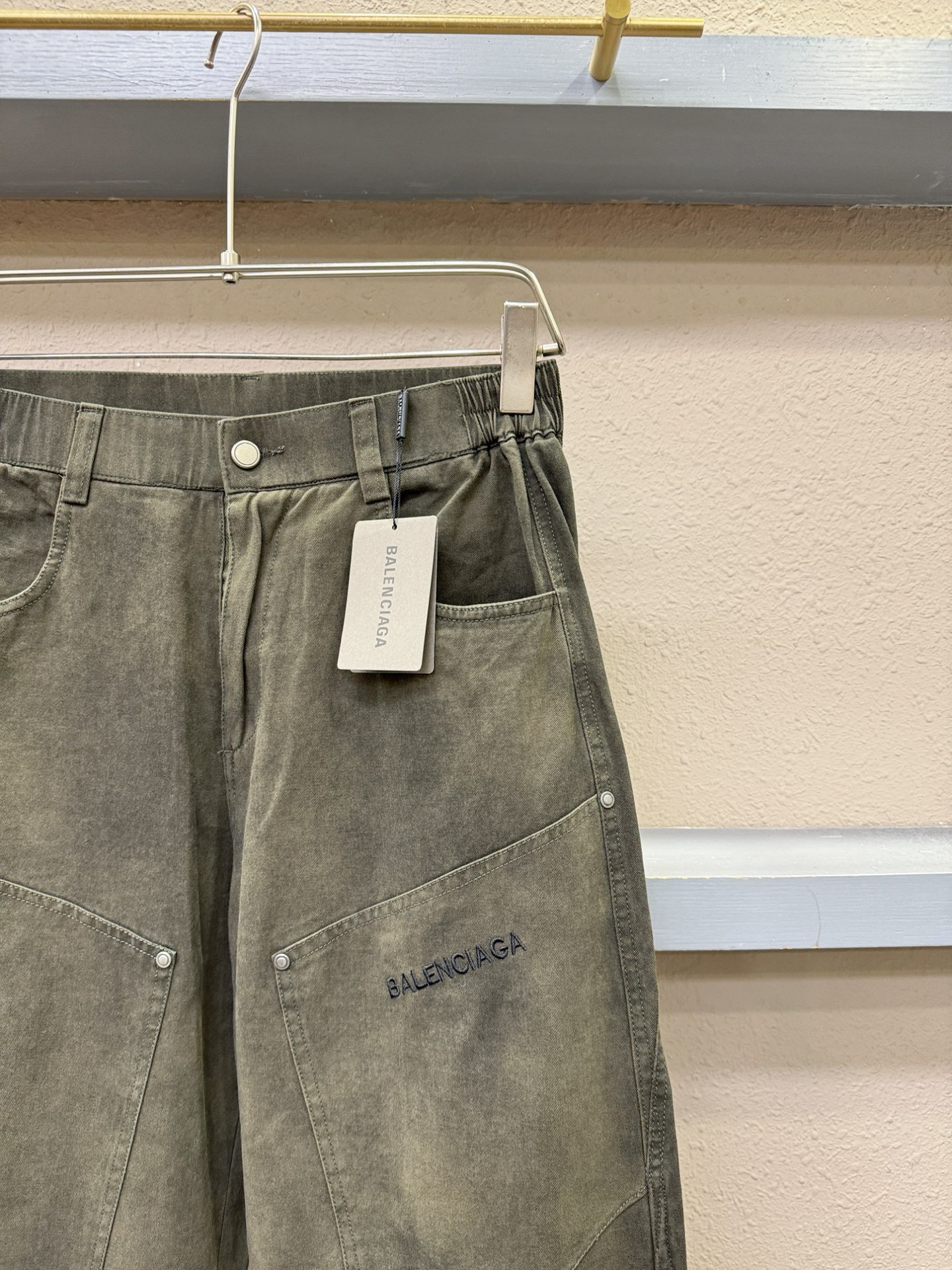 Balenciaga巴黎世家 休闲裤，精选面料，柔软舒适有质感，原版五金配件，非常炫酷，细节处理精致，上身效果超级无敌赞